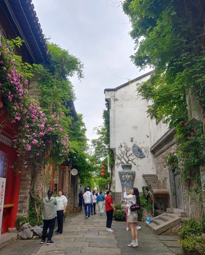 上大学有什么用？花了几十万，把女儿培养到大学毕业，原以为能找个至少薪水七八千的工