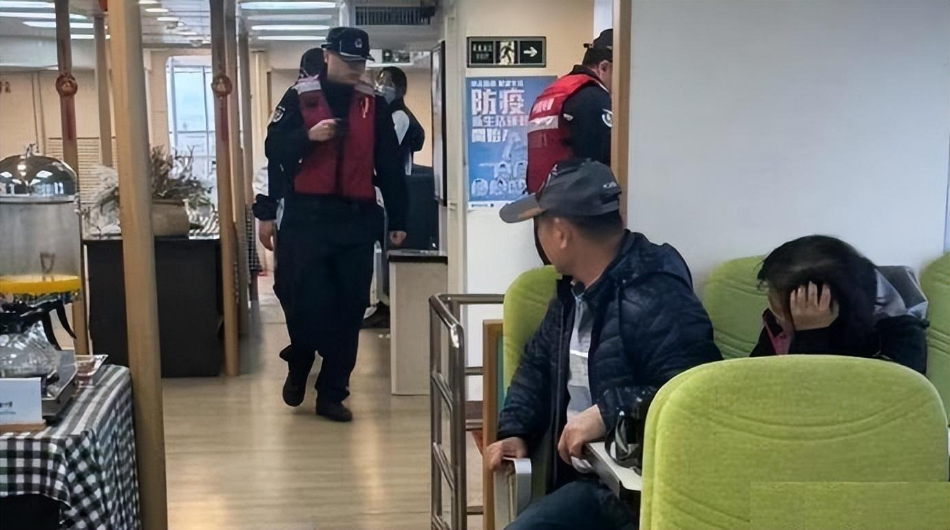 大陆执法船越聚越多，大有四面合围之势，台军忙不迭表态：绝不介入金马。金马海域的大