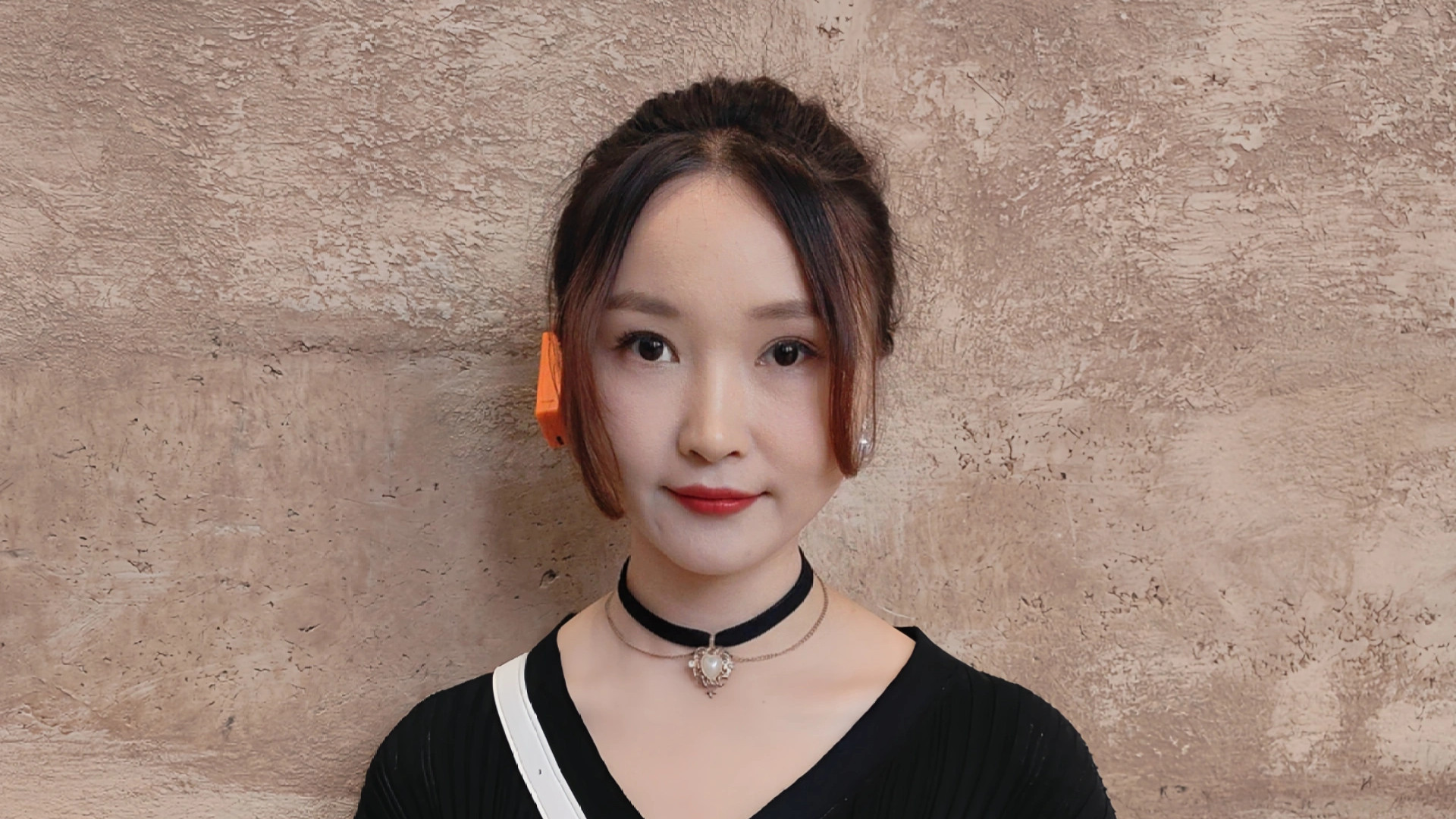 白色纱裙搭白色连裤袜，真能打造梦幻仙女风？