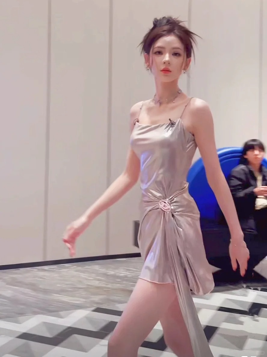 这才是我心中的温以凡呀❗️
张予曦参加节目路透里走的几步，完全是踩在了我的心中
