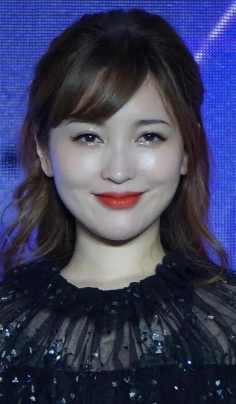 金莎助男友追梦：高标准背后的深情关爱