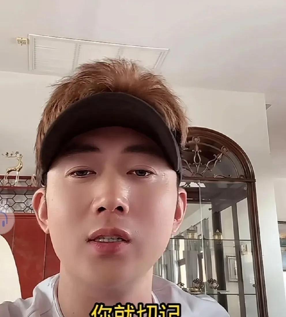 浩南不敢背仙洋与石头花见面，怕“仙家”挑理！回到沈阳后，他一直用小号发动态开直播