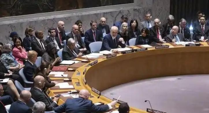 在当今纷繁复杂的国际舞台上，联合国的重要性似乎正在逐渐削弱。尽管作为二战后成立的