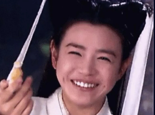 “玉女”陈妍希也逃不过离婚魔咒？

其实早有预兆！好好盘一下她的情感史。
1.原