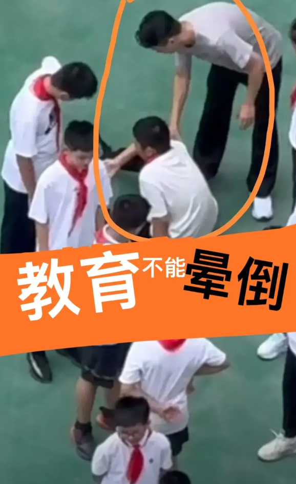 孩子晕倒一大片‼️
今天开学第一天，但是南京天气很热，36°下孩子们在操场上站立