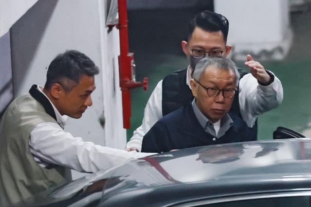 柯文哲已经被羁押近4个月，针对他请辞的消息，民众党是极力挽留的，民进党是喜闻乐见