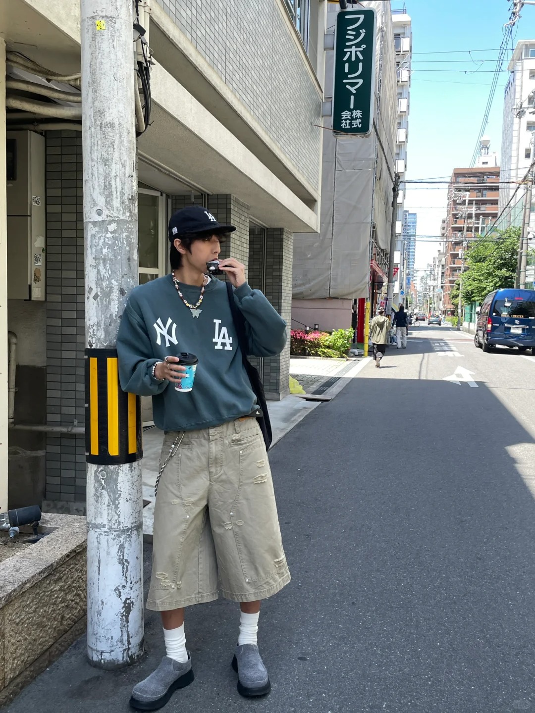 在美国村假装松弛的一天
谁懂 超爱这种街头氛围
咱就是说和朋友逛街每走两步就停下