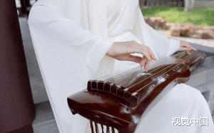 我喜欢一个小倌有客，喜欢的不得了，可是，他死了……后来我也嫁了人，生了子