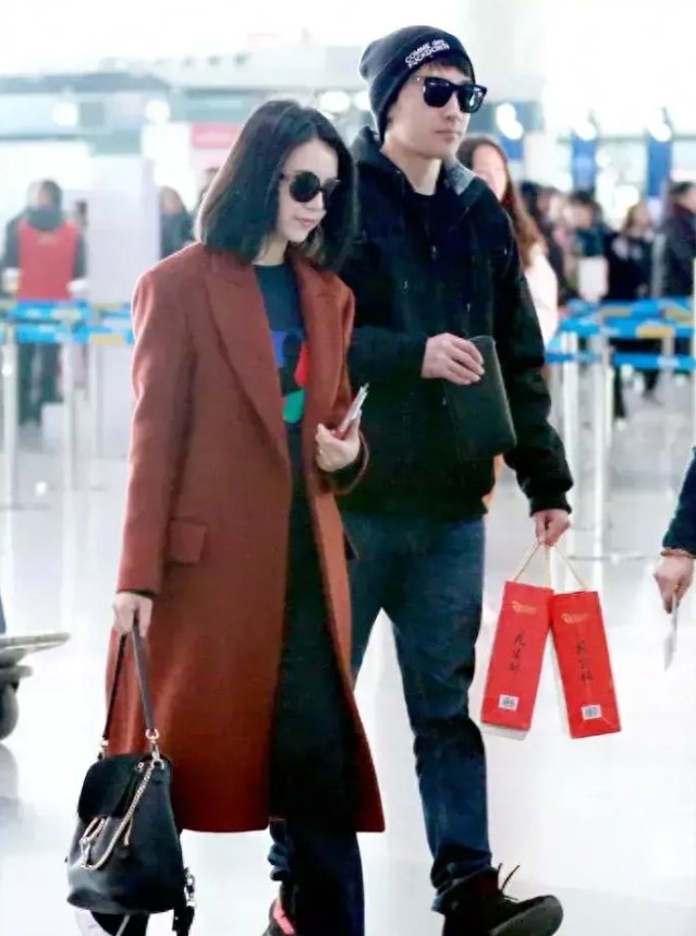 娱乐圈最不会离婚的一对夫妻，她的老公可舍不得，她也很顾家。女的可是国民媳妇，端庄