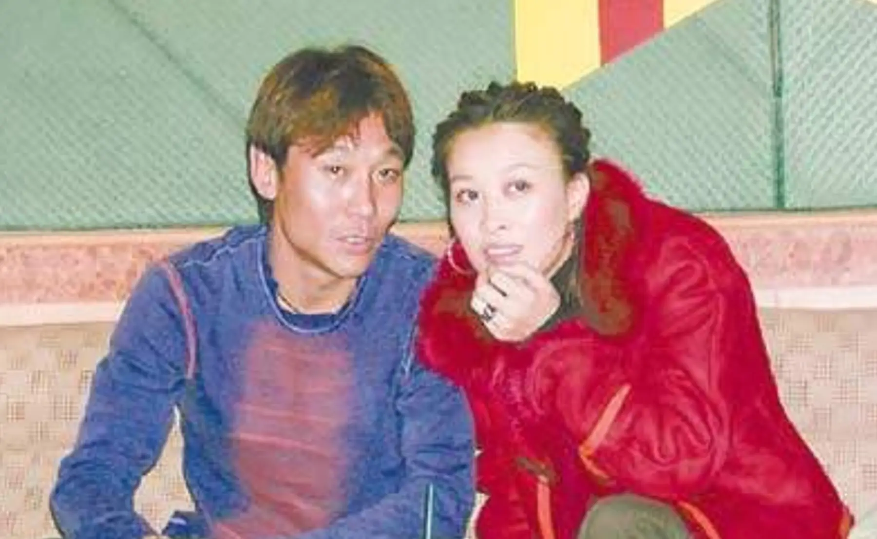 2004年那英投资400W在北京工体路开了一家维克思酒吧，有天一男子在酒吧闹事：