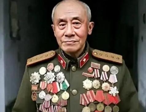河北抗战老兵孙顺明的一生充满了传奇。当年，他勇敢地奔赴战场，保卫祖国的安全；在祖