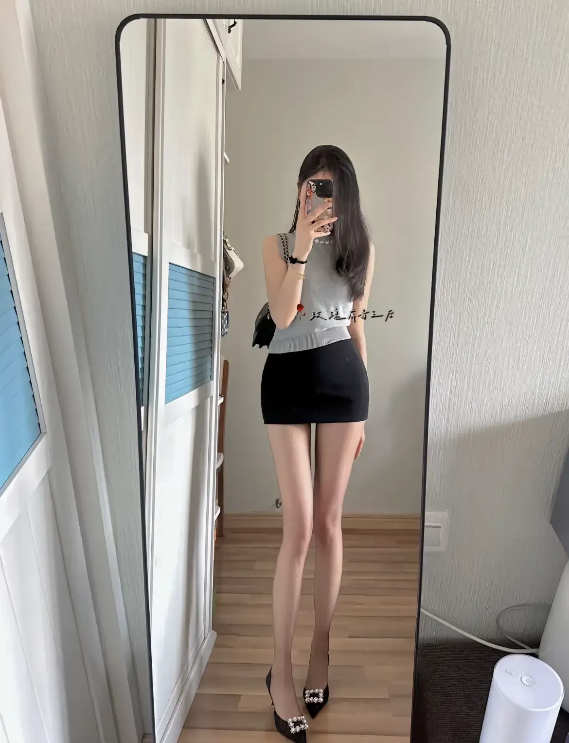 第三任丈夫没本事，是个跑滴滴车的，我和他离婚了，后来带着女儿嫁给了第四任丈夫。然