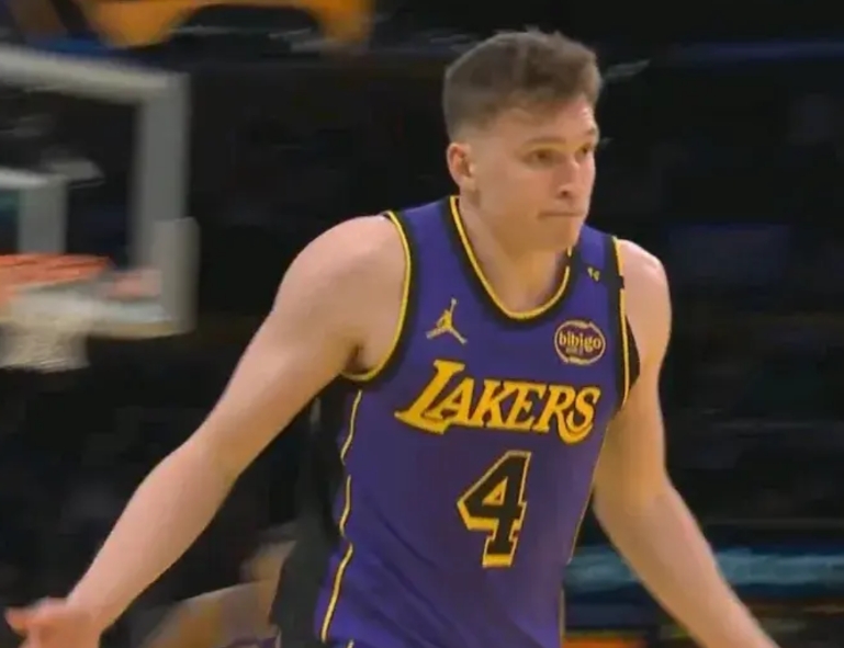 真是无语了，打的什么玩意，里夫斯关键失误，湖人惨败雷霆NBA杯被淘汰，看看本场比