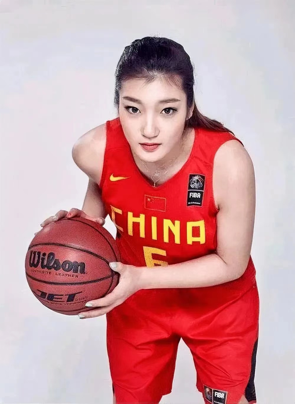 值得期待！2024年奥运会中国女篮12人名单如下:

1、韩旭，21岁，2.11