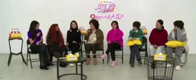 史晓燕评价《一路繁花》是大妈综艺，惹恼了向太和刘晓庆，但看6位女嘉宾年龄就知道史