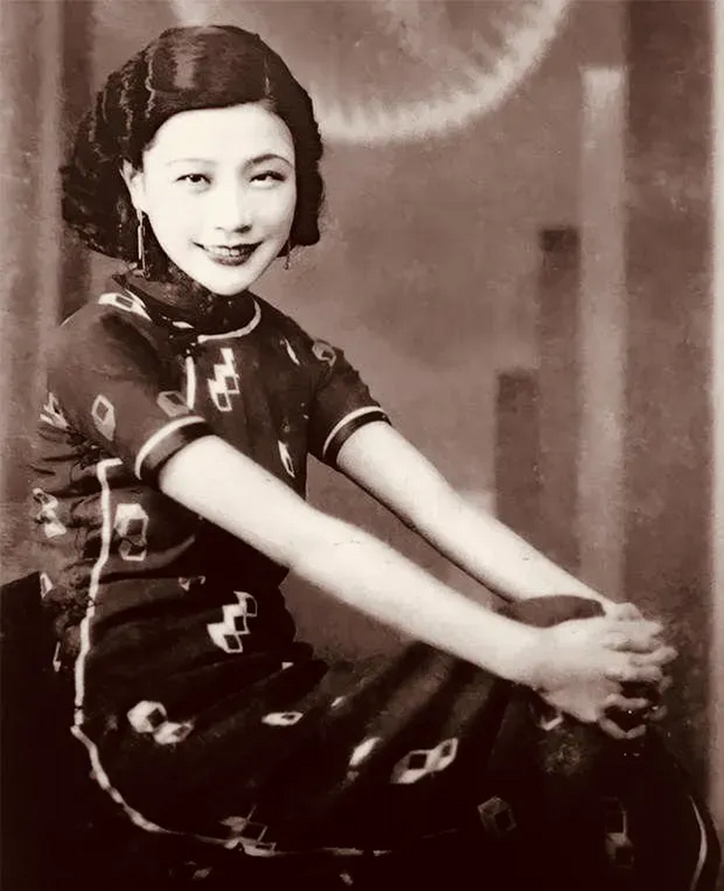 1931年，21岁的阮玲玉，想离开与她同居的张达民，结果张达民竟说：
“要不我把