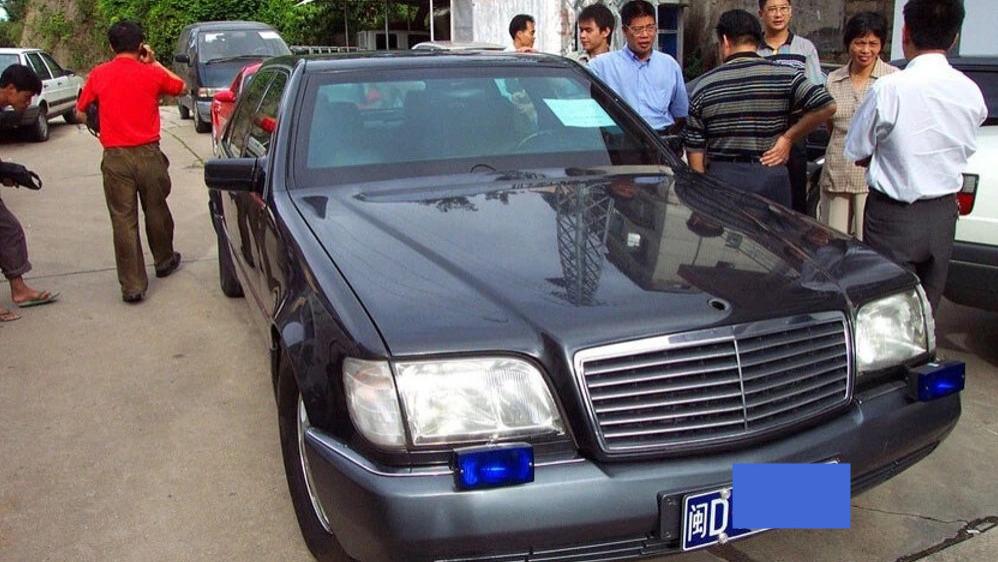 赖昌星的奔驰，重5吨，1200万从香港买来，车窗有四层玻璃，曾流拍多次