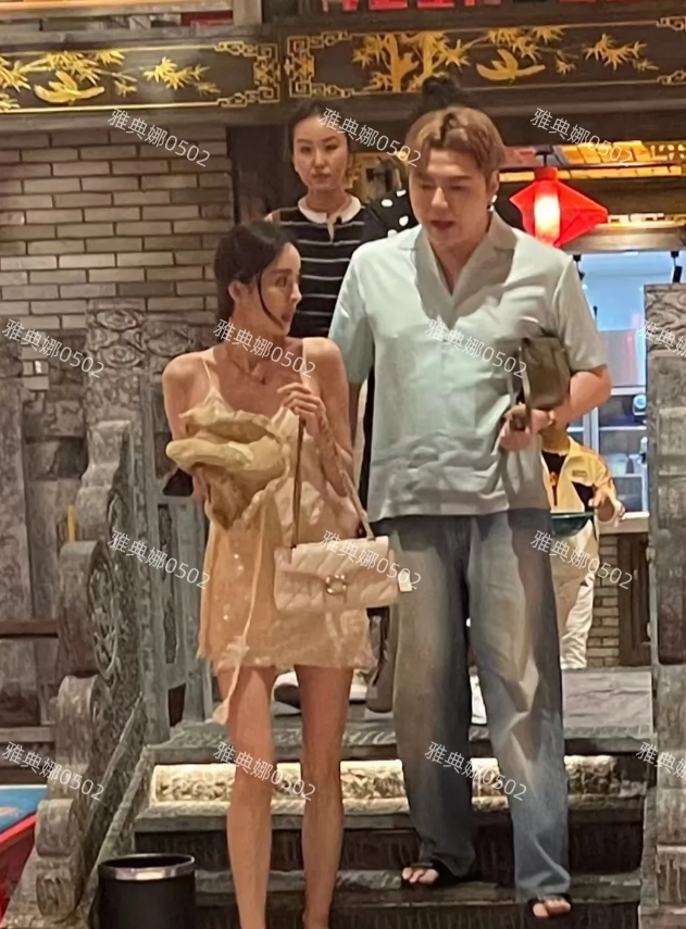 古力娜扎本人没有网上吹得那么好看，泰国遇到她本人太瘦了很干瘪，而且她不年轻了年龄