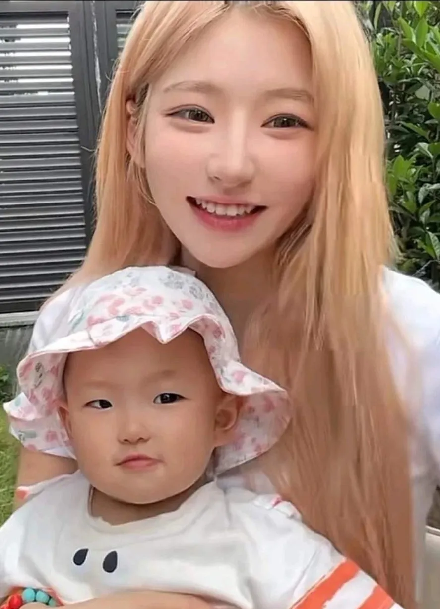 不管王思聪认不认这个娃，但王健林一定会认这个孙女，小家伙越长越可爱，尤其在样貌上