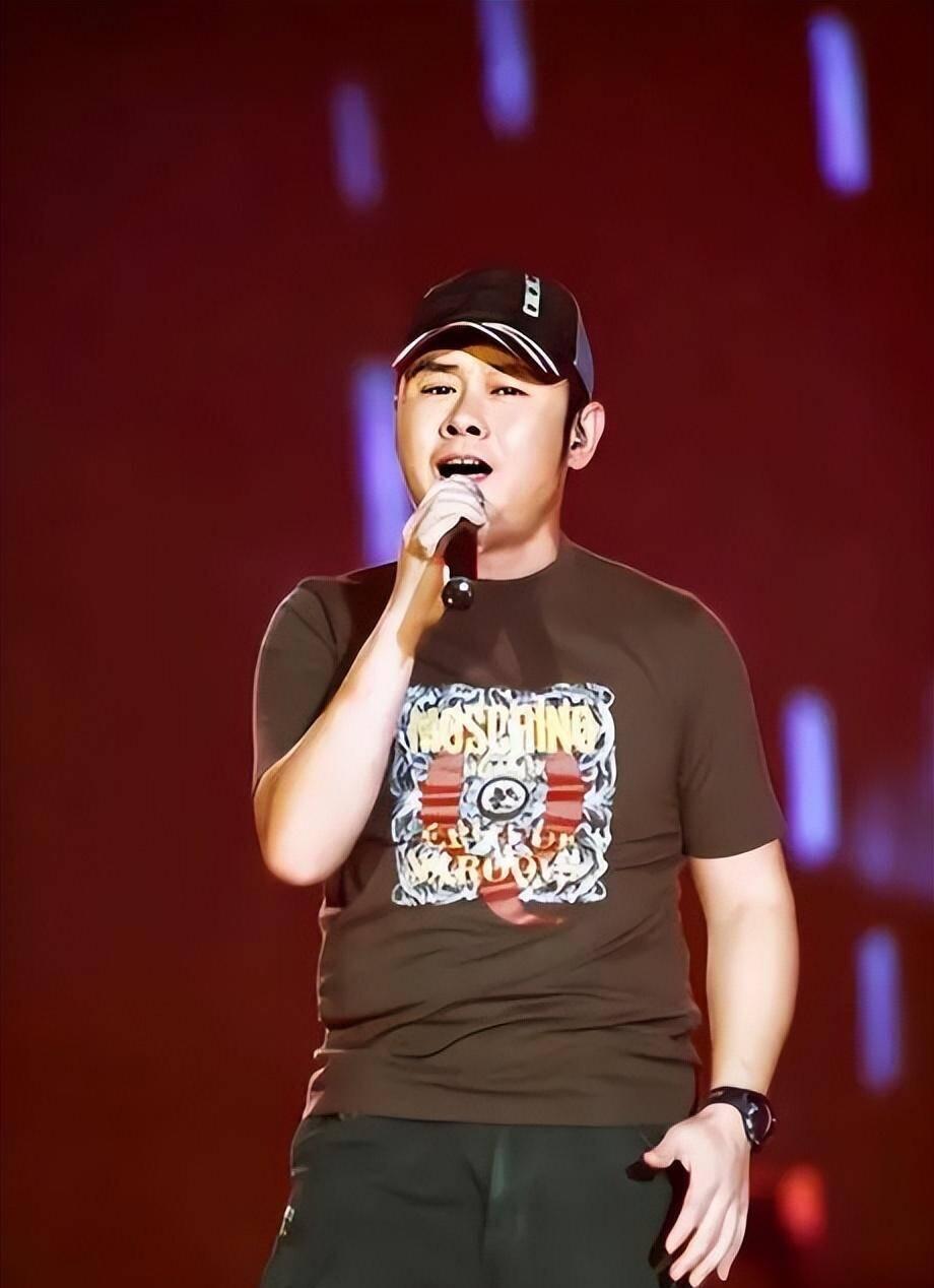 刀郎演唱会感动万人流眼泪！