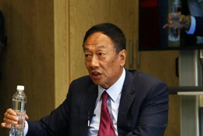 富士康的“回归路”。这富士康啊，在外面兜了一大圈，最后还是决定回到河南的怀抱。为