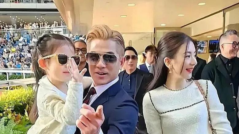 四大天王里郭富城显年轻，60岁像40多，和37岁的老婆看不出年龄差