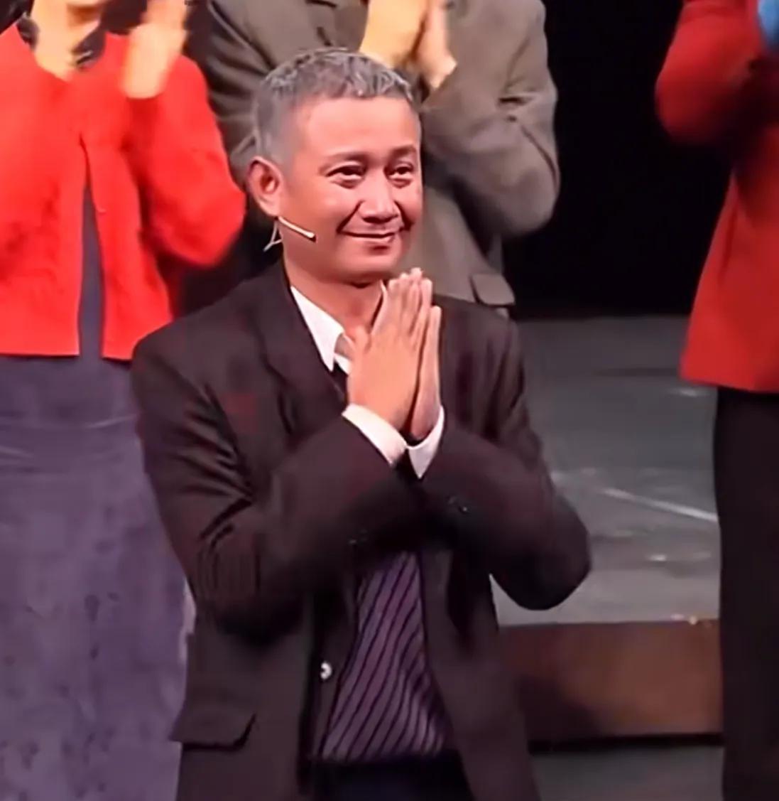 什么叫离婚快乐，在马伊琍身上体现的太透彻。也许是表面现象，内心不会像脸上的笑容一