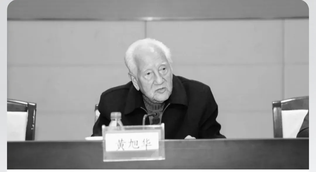 中国痛失一大将，黄旭华院士去世，享年99岁。
黄旭华是我国核潜艇之父，还记得以前