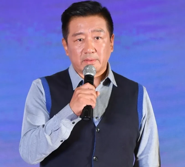 拍《逆行人生》时，丁勇岱问徐峥:“导演，骂人的戏怎么演啊？”徐峥说:“你收着点演