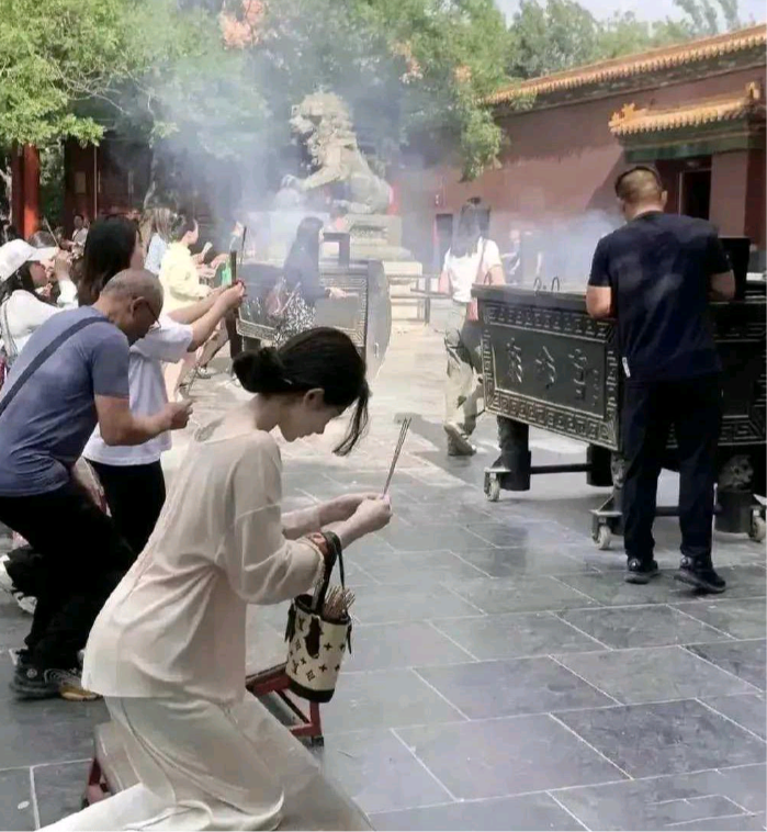 都这么有钱了，还求什么？！哈哈哈哈！[开怀大笑][开怀大笑][开怀大笑][开怀大