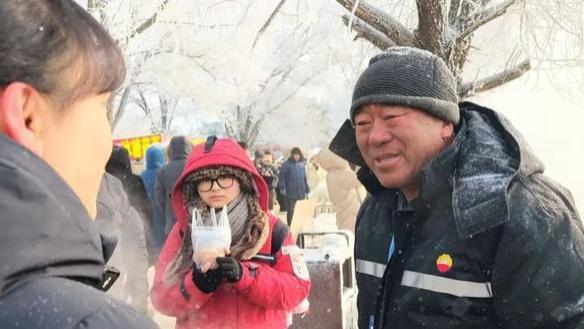重庆观音桥千条锦鲤一夜间离奇死亡，网友：被3700元给气死的