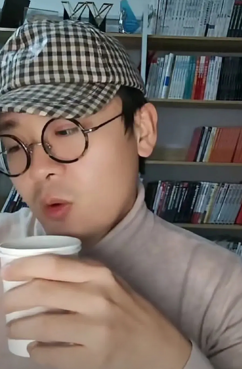 马翔宇的举报成功，靠的是公众的力量，马翔宇未来的生存，也要走到公域里去，但凡有私