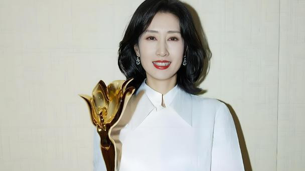 46岁公开认爱，刘敏涛道一根冰棍的辛酸，如今“放飞自我”爱自己