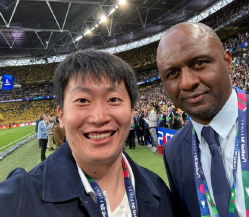 新加坡客场1比3不敌泰国队，关键丢球也让泰国队以6战2胜2平2负积8分、净胜球0