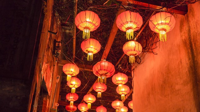 花八百给婆婆买件衣服，婆婆却说不喜欢，儿媳：以后再也不给买了