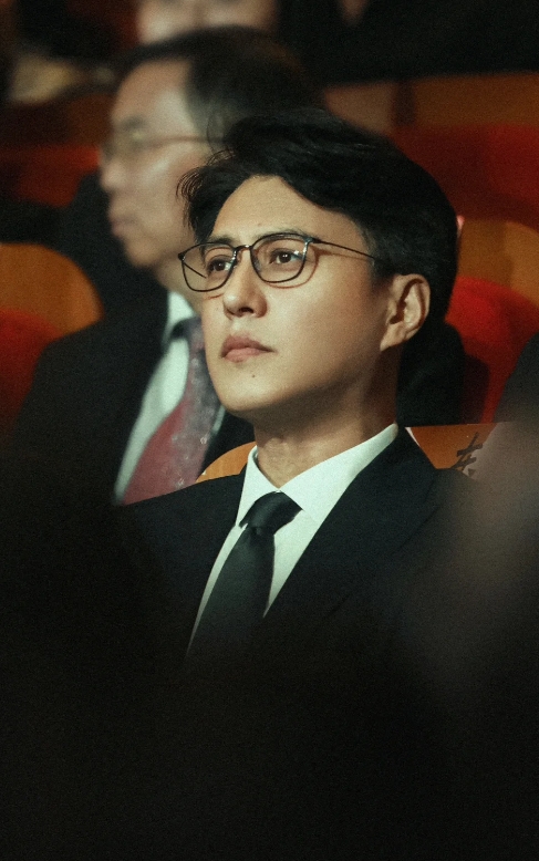 靳东事业成功之前和老婆一直住在出租屋