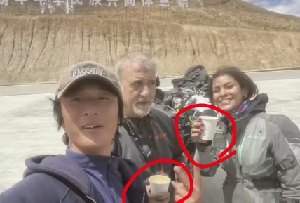 第一，老板所售咖啡为明码标价。

第二，一杯咖啡25元，哪怕不在青藏高原，也算不