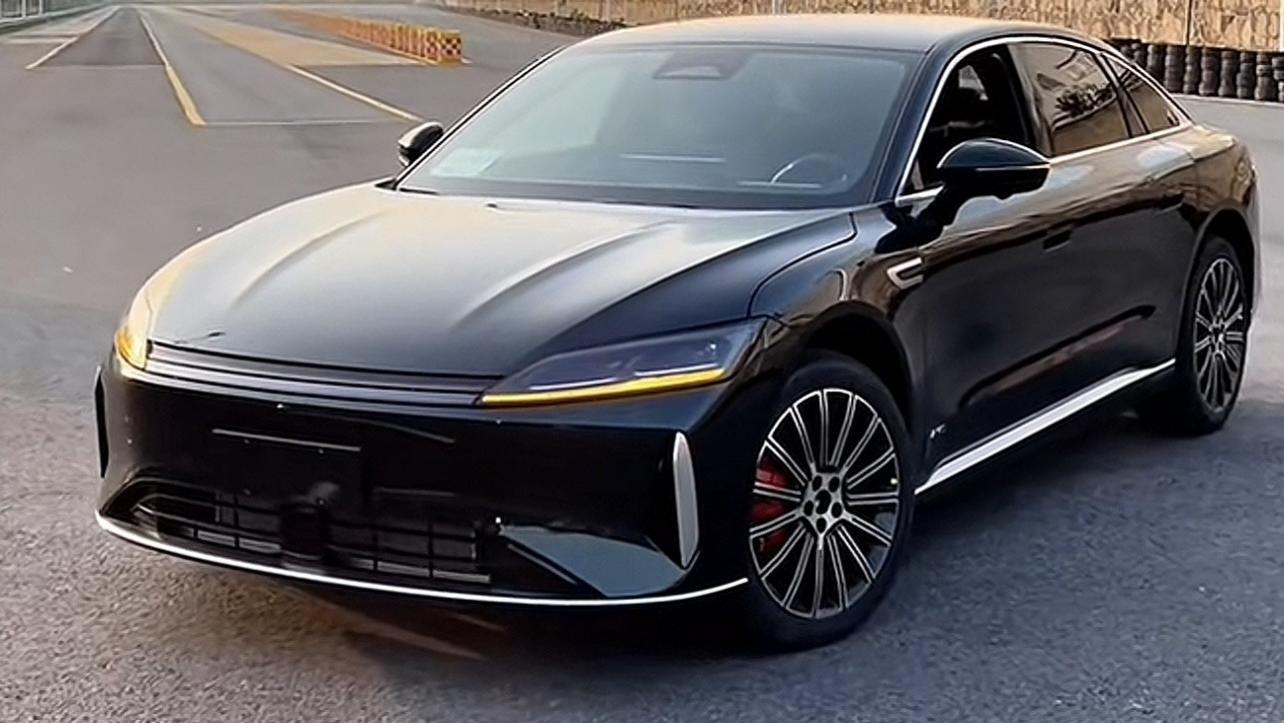 奇瑞风云A9实车曝光，长超5米+行政四座，续航超1500km+CDC底盘