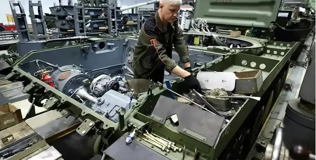 俄罗斯别无选择，只能疯狂进口中国设备。2023年，俄罗斯从中国进口的数控机床数量