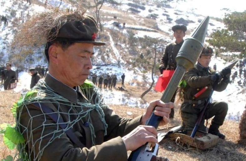 乌军称朝鲜军人经常用手榴弹炸死自己，超强战斗意志震撼西方
近日，朝鲜军队在俄罗斯