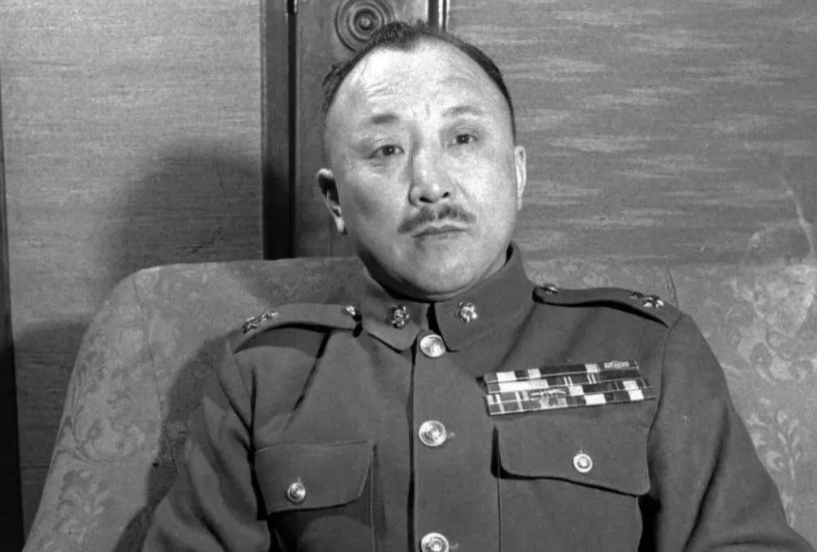 1938年， 八路军115师的师长遛马时遭到友军误伤，住进二十里堡一家医院疗伤。