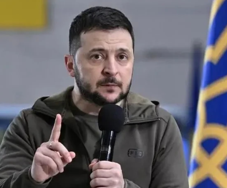 当初泽连斯基总统演的多棒，干总统怎么就这么差劲呢？有疑问的不仅仅是泽连斯基自己，