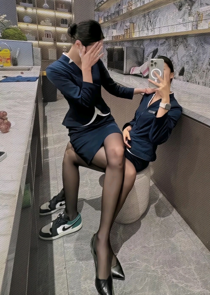 为什么要捂脸？
