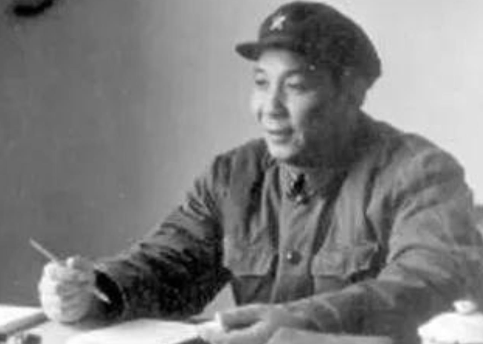 上世纪60年代的一天，沈阳军区副参谋长刘贤权少将刚读完文件，正要去吃饭。秘书急匆