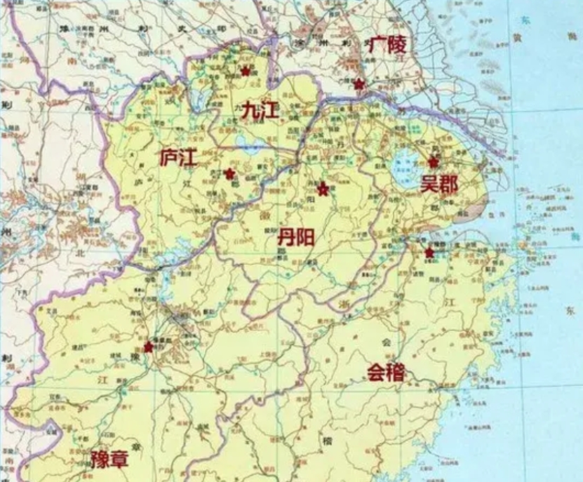 小霸王孙策这么快打下江东，各方势力根本没给机会让他去清洗稳固孙家的政治地位，地方