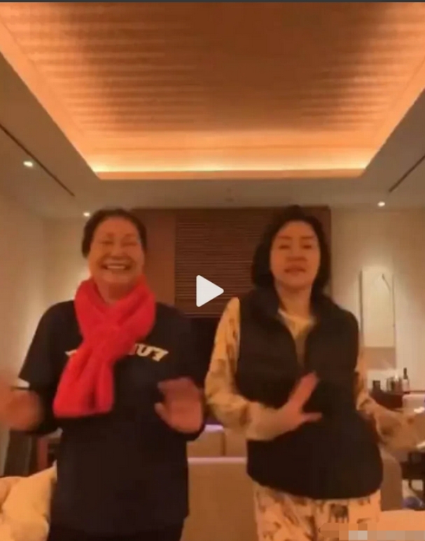 汪小菲别的不说，对大S原生家庭看得很准。
他之前就说过，他的前岳母黄女士和前小姨