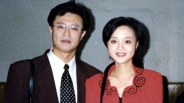 他是最重情义的主持，对瘫痪妻子不离不弃！儿子却成了“恶霸”？