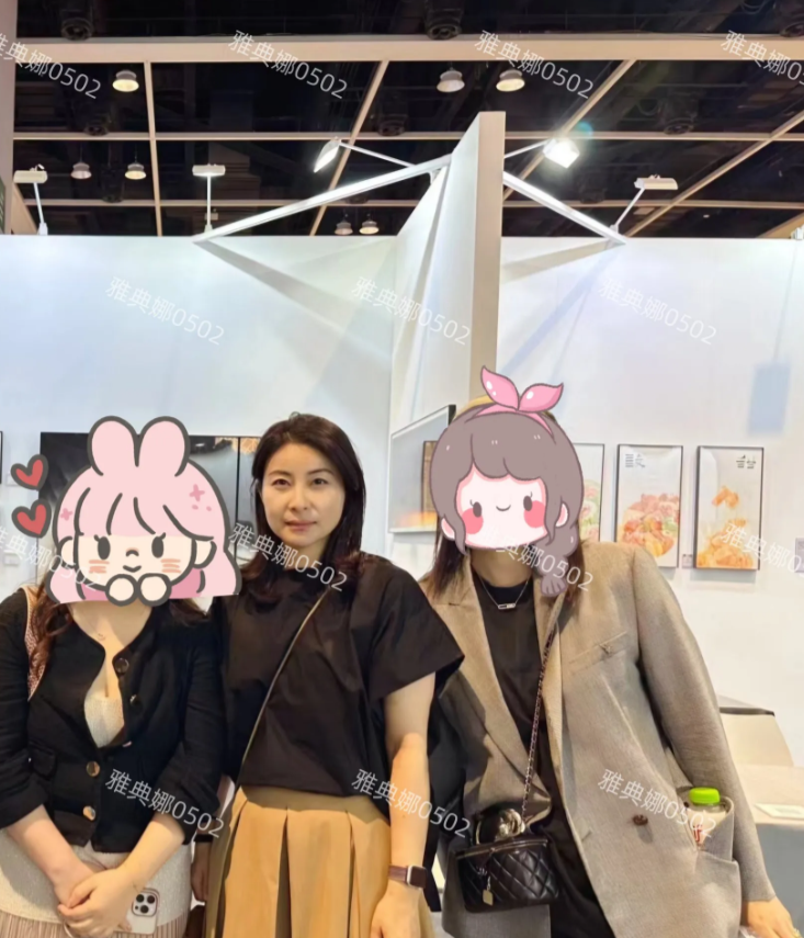 看展偶遇郭晶晶一家，11岁的大儿子霍中曦已经很高了就是太瘦了，他长得不像爸爸也不