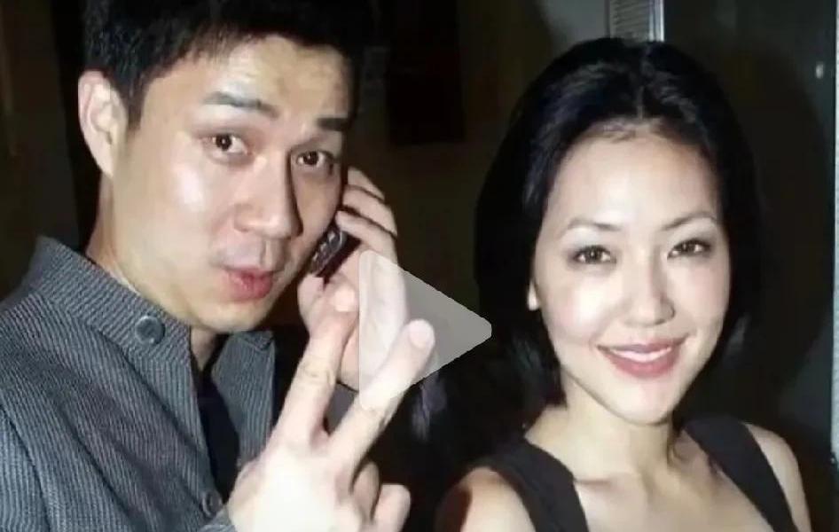 据知情博主深夜直播间曝出大瓜，大小曲线这对姐妹花的婚姻保卫战出现重大转折！
博主