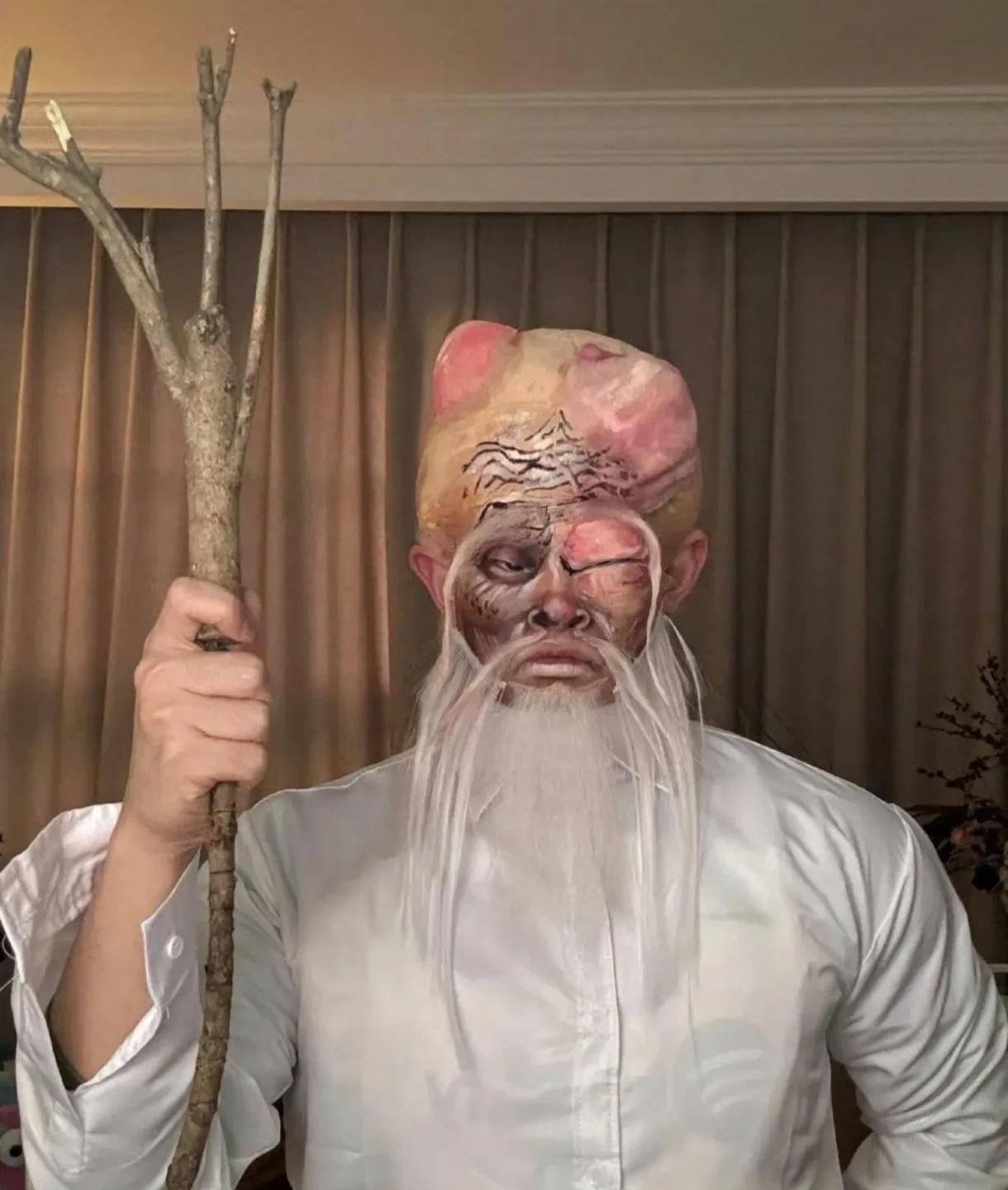 **我跟你说，今天我跟一海归朋友吵翻了！** 



丫喝多了在那儿瞎BB，说咱